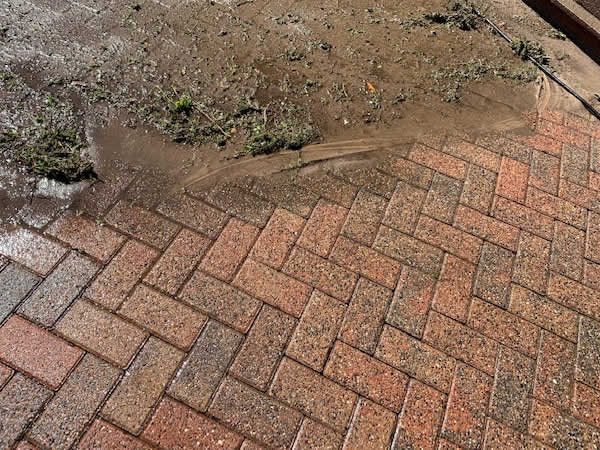 Manchester jet washing service for patios, driveways, walls and brickwork